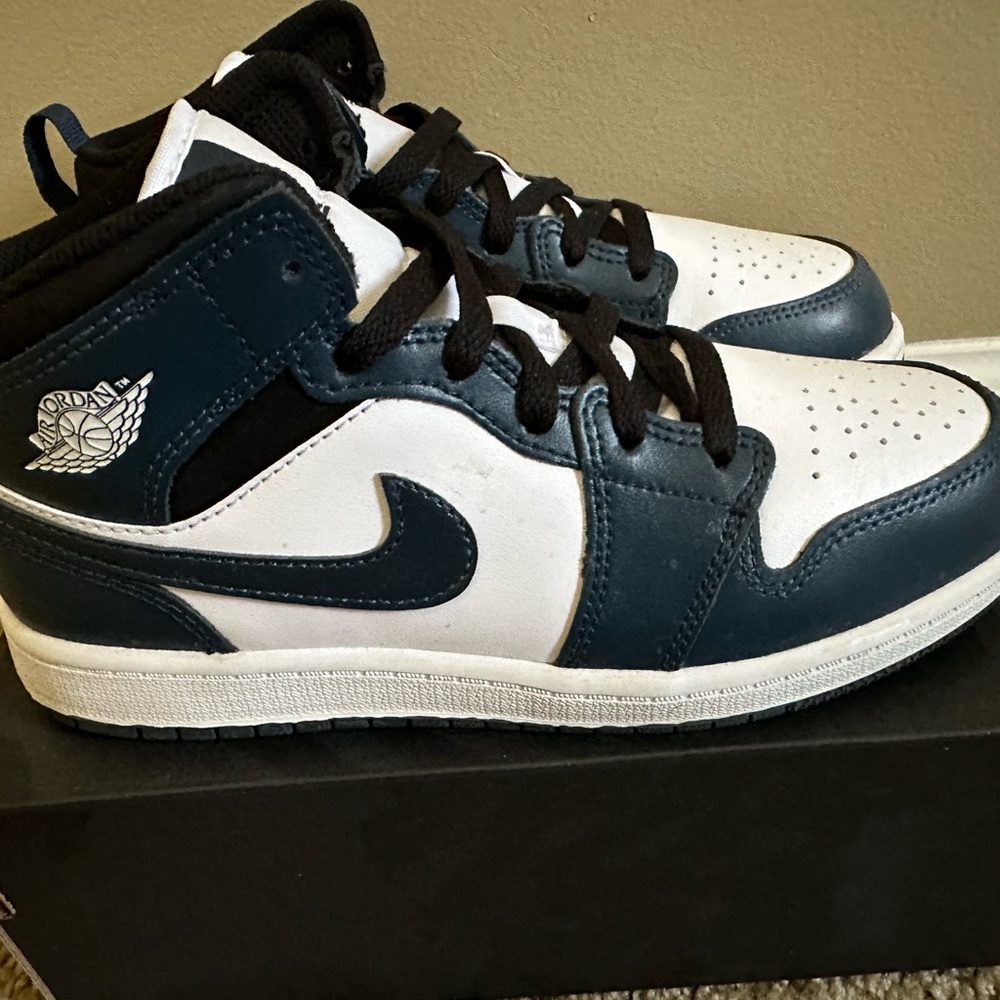 Youth Jordan 1 shoes. Size 3.